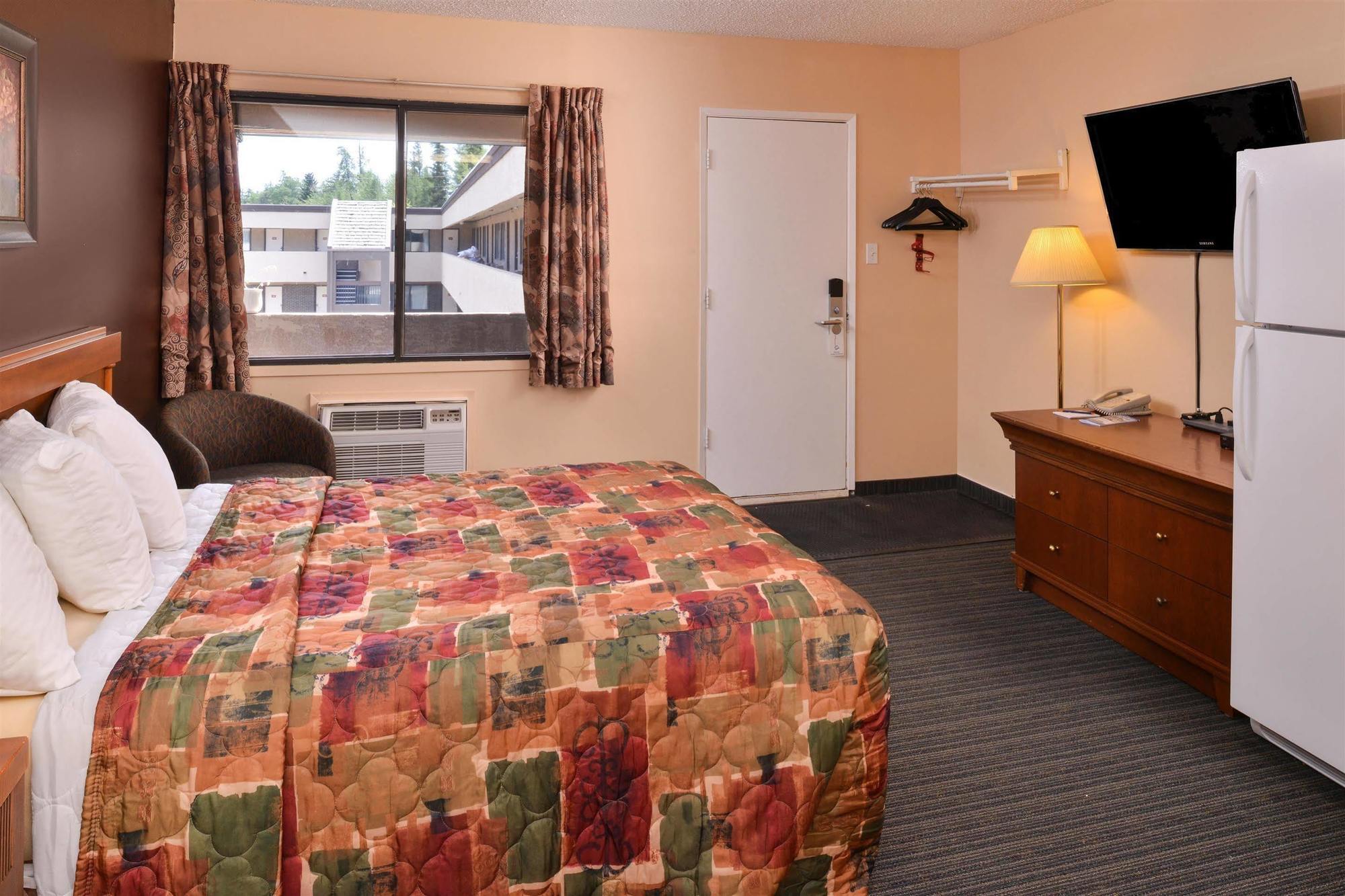 Canadas Best Value Inn Whitecourt Exterior foto